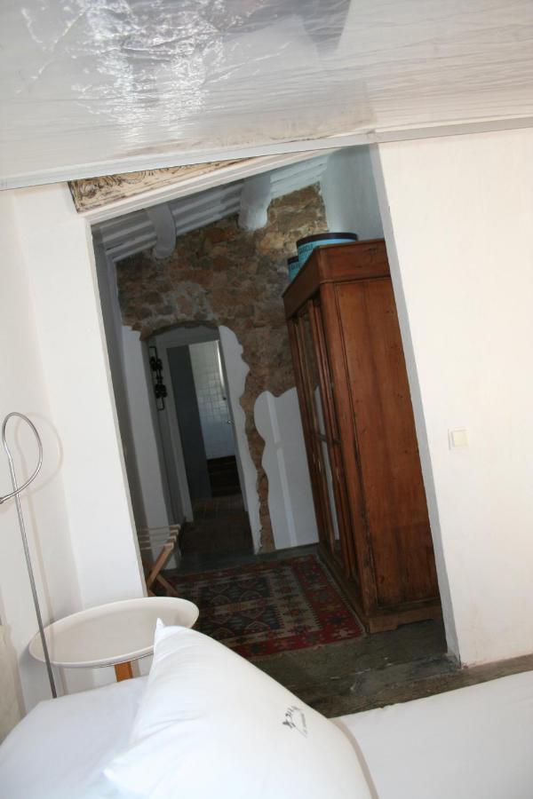 Le Rondini Bed and Breakfast Montrás Exteriör bild