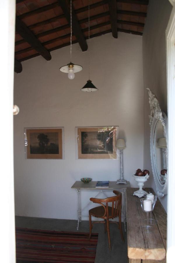 Le Rondini Bed and Breakfast Montrás Exteriör bild